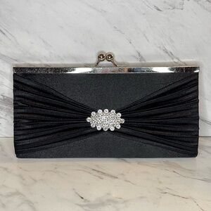 Classic Rhinestone Clutch Handbag – Kiss Lock Detail – Black